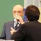 José Serra bebe energético durante o intervalo do debate. 
