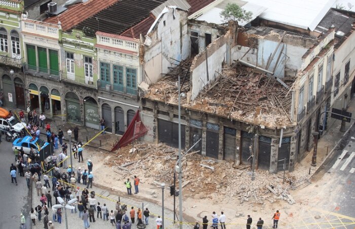 Imagens mostram sobrado que desabou no centro do Rio