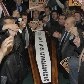 Manifestantes promovem o enterro simbólico do fator previdenciário 