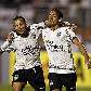 Iarley e Jorge Henrique correm abraçados para comemorar gol para o Corinthians nos 5 a 1 no Goiás