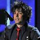 Apresentador Jimmy Fallon faz imitações no palco