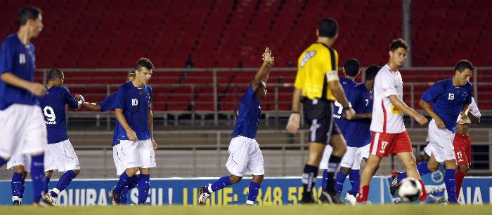 Jonathan comemora gol do Cruzeiro nos 5 a 0 sobre o Guarani