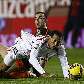Luis Fabiano, do Valencia, tenta ficar com a bola Luis Fabiano, do Valencia, tenta ficar com a bola
