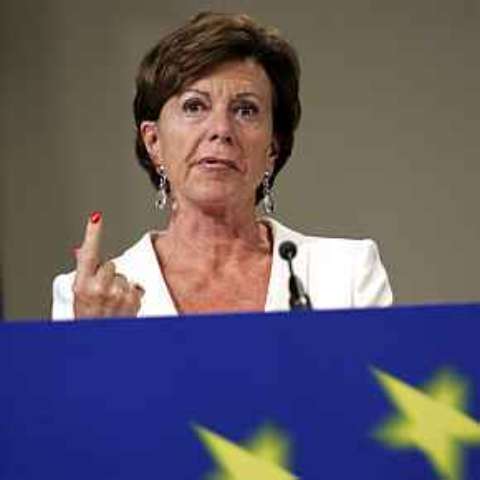 Neelie Kroes, comissária da União Européia, critica opinião dos EUA sobre caso Microsoft. 19/9/2007