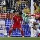 Tentativa de gol de Drogba, da Costa do Marfim, em jogo que decretou a desclassificação da copa Tentativa de gol de Drogba, da Costa do Marfim, em jogo que decretou a desclassificação da copa