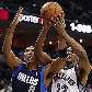 Rudy Gay, do Grizzlies, tenta o arremesso contra a marcação de Shawn Marion, do Mavericks Rudy Gay, do Grizzlies, tenta o arremesso contra a marcação de Shawn Marion, do Mavericks