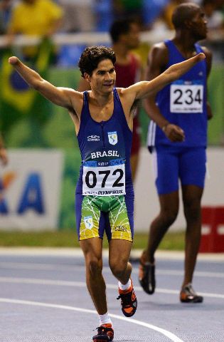O brasileiro Yohansson Ferreira conquista o ouro na prova dos 100 metros, categoria T46, 