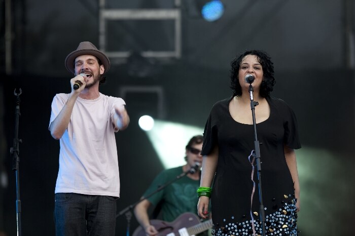 A banda Novos Paulistas foi uma das primeiras a se apresentar no festival Planeta Terra deste ano