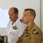 Capitão e coronel franceses em uma coletiva de imprensa em Dacar