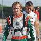 O piloto Luca Badoer se prepara para treino de kart na Itália