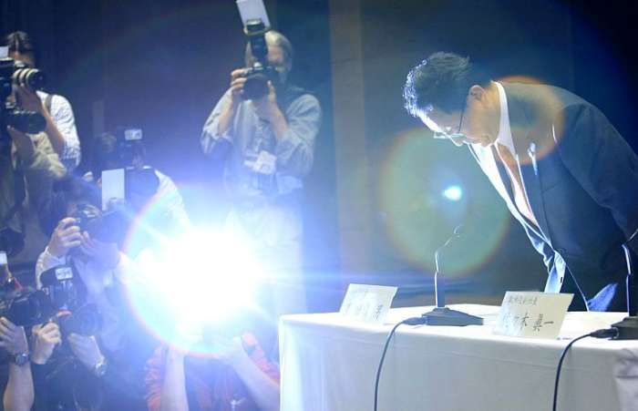 Akio Toyoda, presidente da Toyota pede desculpas por megarecall. Empresa perdeu mais de US$ 30 bilhõ
