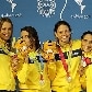 Quarteto brasileiro exibe medalha de prata do revezamento nos 400m nado livre