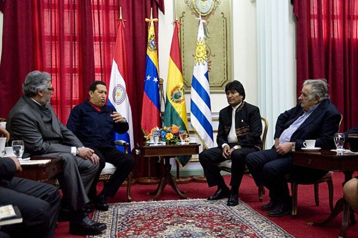 Hugo Chávez se encontra com os colegas José Mujica, Fernando Lugo e Evo Morales