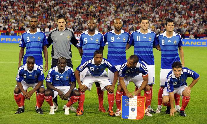 O time posado da França antes de partida das Eliminatórias da Copa, em Belgrado, na Sérvia