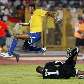 Goleiro Agyei defende bola nos pés de Maicon na vitória de Gana sobre o Brasil Goleiro Agyei defende bola nos pés de Maicon na vitória de Gana sobre o Brasil