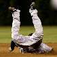 Miguel Olivo, do Rockies, desliza para roubar a segunda base na derrota para o Cubs, pela MLB Miguel Olivo, do Rockies, desliza para roubar a segunda base na derrota para o Cubs, pela MLB