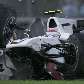 Kamui Kobayashi destroi a frente do Sabuer após bater no muro na curva 6 do circuito de Melbourne