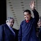 Chávez acena ao lado dos colegas boliviano, Evo Morales, e uruguaio, Jose Mujica