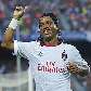 Ronaldinho gesticula durante o jogo contra o Barcelona, pelo Troféu Joan Gamper, no Camp Nou