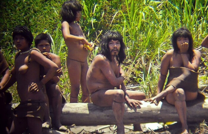 Fotos inéditas de índios isolados no Peru são divulgadas