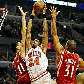 Tyrus Thomas, dos Bulls, encara Yao Ming e Battier, dos Rockets