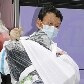 Moradores de Kawauchi carregam pertences que retiraram de suas casas Moradores de Kawauchi carregam pertences que retiraram de suas casas