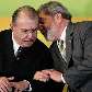 O presidente Lula com os braços entrelaçados com o presidente do Senado José Sarney O presidente Lula com os braços entrelaçados com o presidente do Senado José Sarney