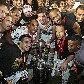 Os jogadores do Santos posam ao redor do troféu de campeão da Copa Libertadores 2011