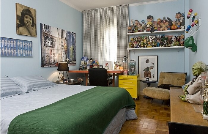 Imensa coleção de brinquedos vira decoração em apartamento