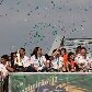 Campeã da Superliga, equipe festeja pelas ruas de Osasco