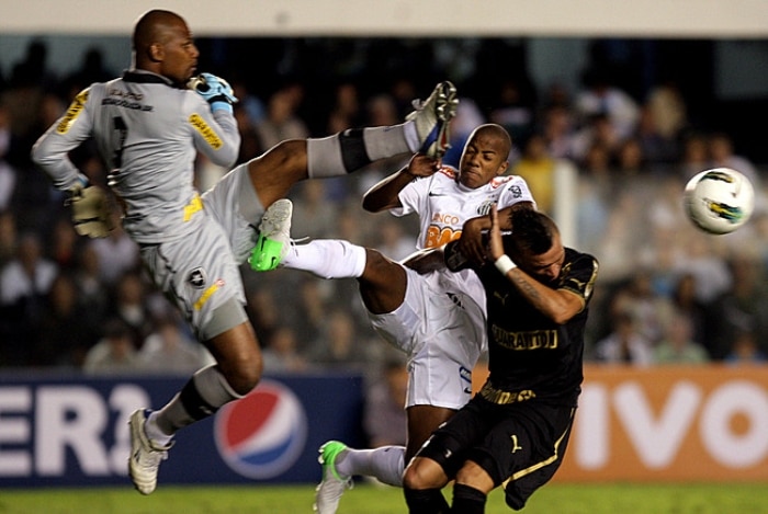 Na estreia de Miralles na Vila, Santos empata com Botafogo