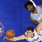 Blake Griffin, do Los Angeles Clippers, salta para a cesta após passar por Nenê, do Denver Nuggets