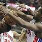 Rodney Stuckey em briga pela bola, na NBA Rodney Stuckey em briga pela bola, na NBA