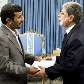 Presidente do Irã, Mahmoud Ahmadinejad, cumprimenta ministro brasileiro, Celso Amorim, em encontro Presidente do Irã, Mahmoud Ahmadinejad, cumprimenta ministro brasileiro, Celso Amorim, em encontro