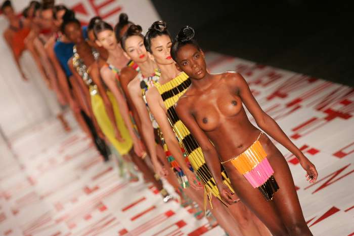 Desfile da grife Neon na São Paulo Fashion Week
