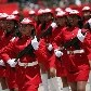 Mulheres desfilam em parada militar em Caracas por ocasião do bicentenário da independência