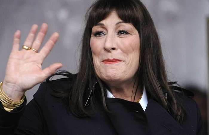 Angelica Huston recebe uma estrela na Calçada da Fama de Hollywood