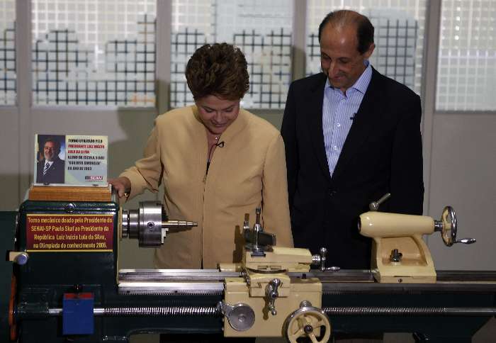 Com Skaf, Dilma visita torno usado por Lula no Senai -23.08.2010