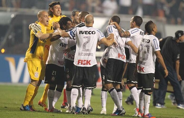 Os lances de uma partida histórica: Corinthians campeão invicto da Libertadores