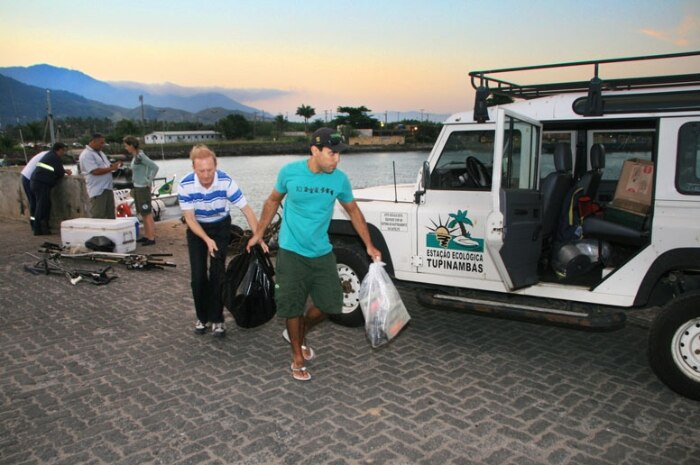 Apreensão de equipamentos de pesca e peixes em São Sebastião, litoral norte de SP. 25/05/2011      .