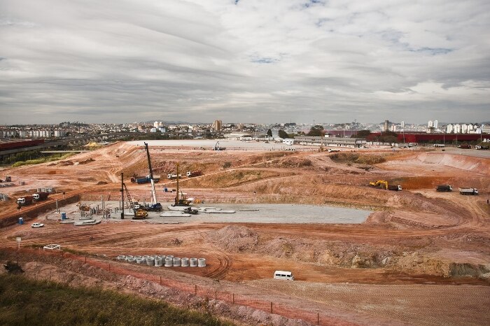 Estádio do Corinthians, que receberá a abertura da Copa, completa um ano de obras