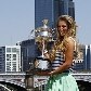 Azarenka festeja vitória com troféu do Aberto da Austrália Azarenka festeja vitória com troféu do Aberto da Austrália