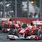 Felipe Massa contorna curva à frente do companheiro de Ferrari, o espanhol Fernando Alonso