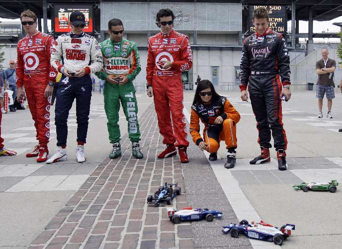 Wheldon, Kanaan, Franchitti, Danica e Andretti brincam com carrinhos de controle remoto