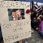 Com mordaças, togas e rosas vermelhas, manifestantes pediram paz e elucidação rápida do crime