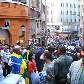 Intenso movimento de consumidores na rua 25 de Março, a poucos dias da Copa do Mundo. 05/06/2010