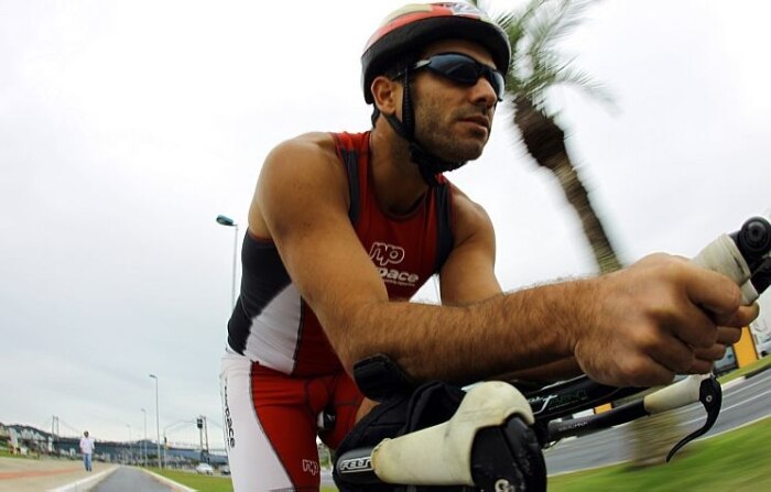 Velloso venceu cancer três vezes e se tornou triatleta