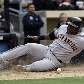 Uribe chega antes que a bola para marcar uma corrida na vitória do Giants, na MLB