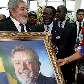 Presidente Lula recebe quadro com sua foto do ditador de Guiné Equatorial, Obiang Nguema Mbasogo Presidente Lula recebe quadro com sua foto do ditador de Guiné Equatorial, Obiang Nguema Mbasogo