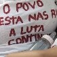 Mulheres com crianças e famílias inteiras foram retiradas do edifício